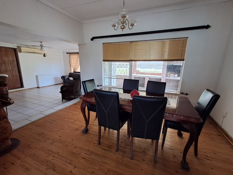 Spacious Family Home with Entertaining Potential and Room to Make It Your Own - Photo 6