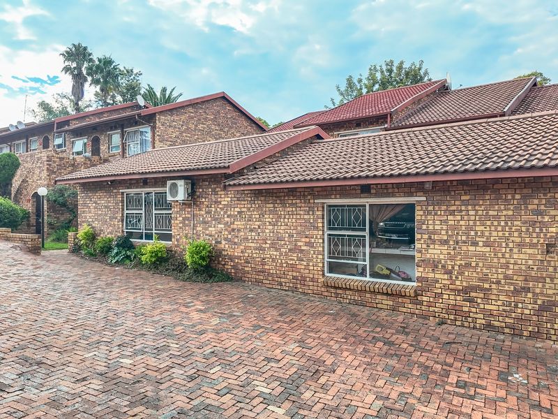 3 bed 3.5 bath Double Storey "Diamond in the Rough" - Photo 2