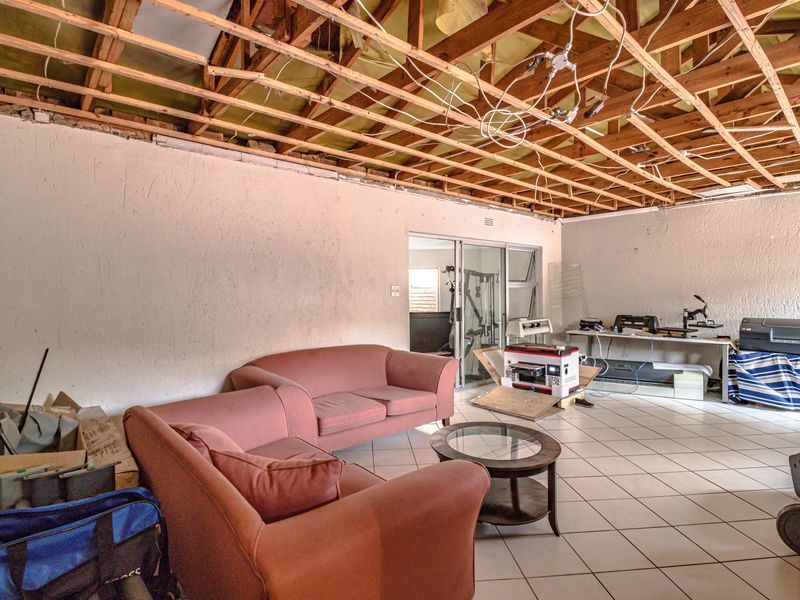 3 bed 3.5 bath Double Storey "Diamond in the Rough" - Photo 5