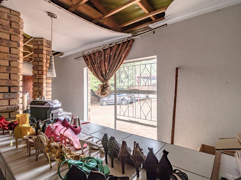 3 bed 3.5 bath Double Storey "Diamond in the Rough" - Photo 8