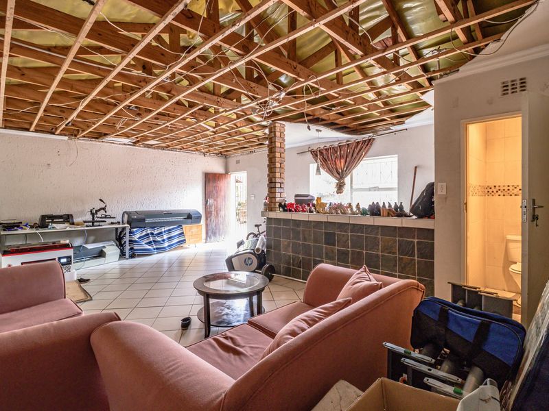 3 bed 3.5 bath Double Storey "Diamond in the Rough" - Photo 7