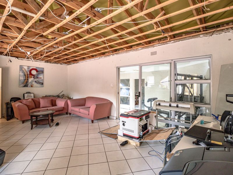 3 bed 3.5 bath Double Storey "Diamond in the Rough" - Photo 6