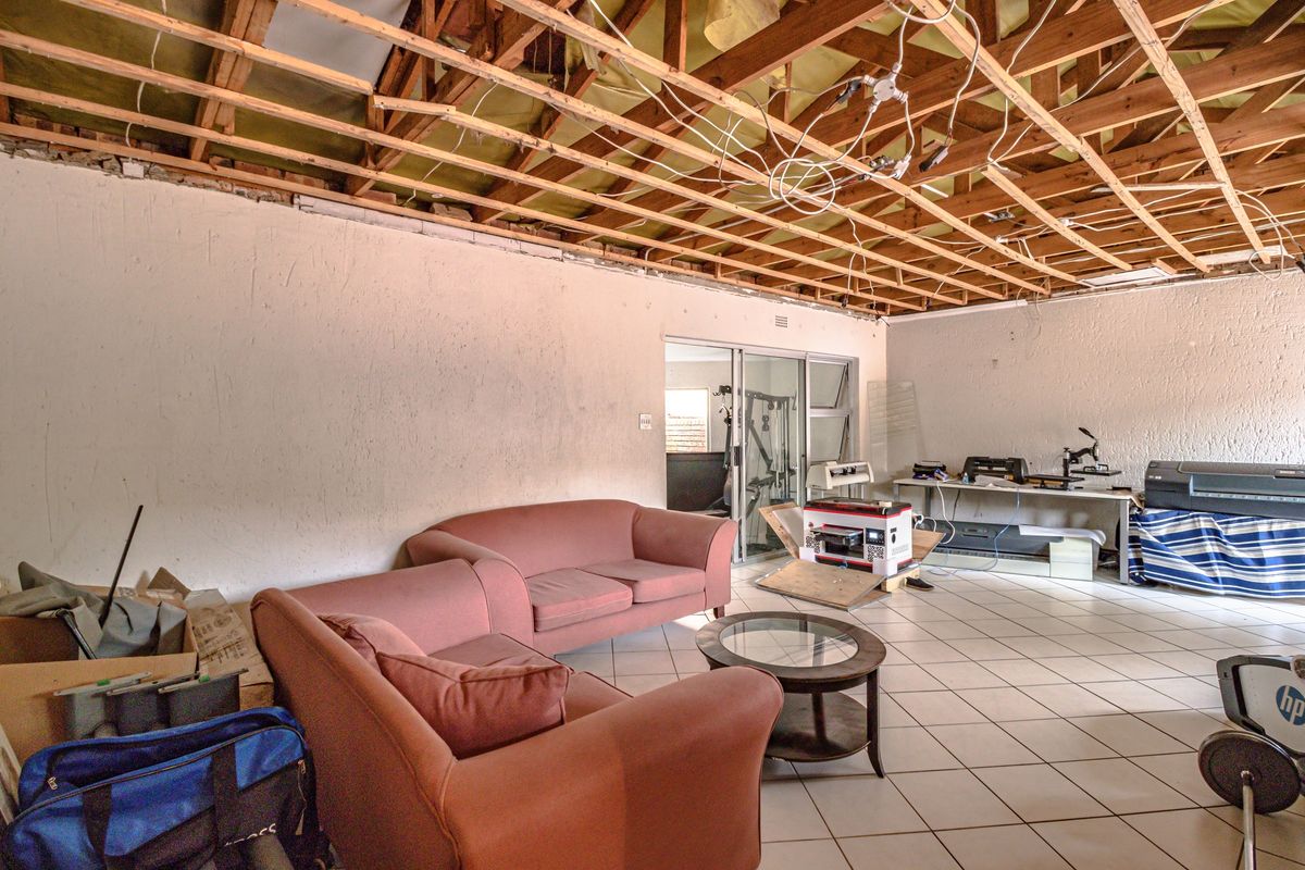 3 bed 3.5 bath Double Storey "Diamond in the Rough" - Photo 5
