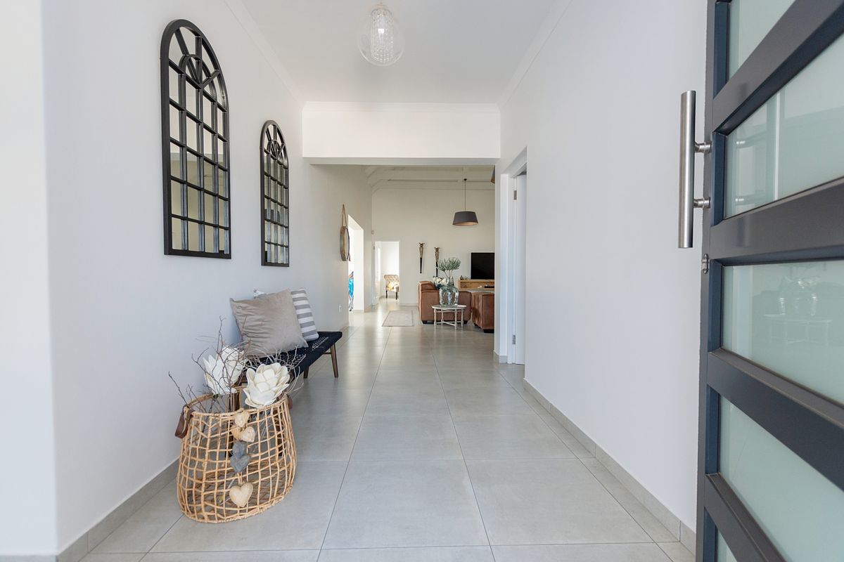 Exclusive Mandate: Coastal Luxury in Britannia Bay - Photo 2