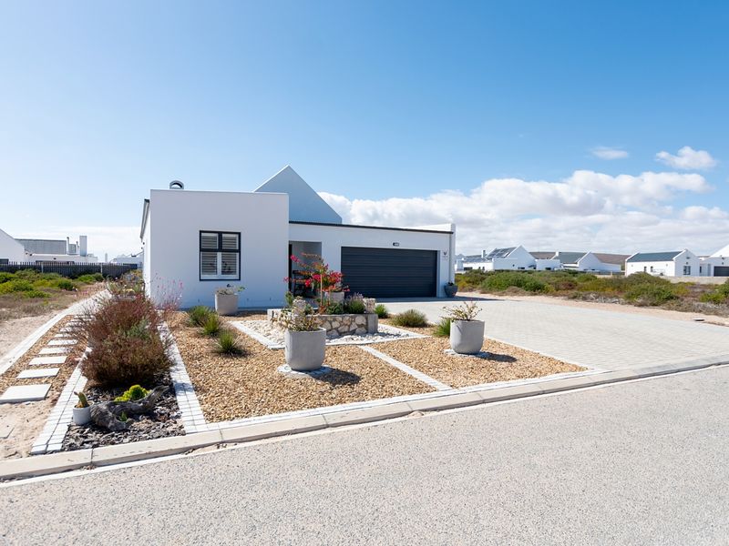Exclusive Mandate: Coastal Luxury in Britannia Bay - Photo 1