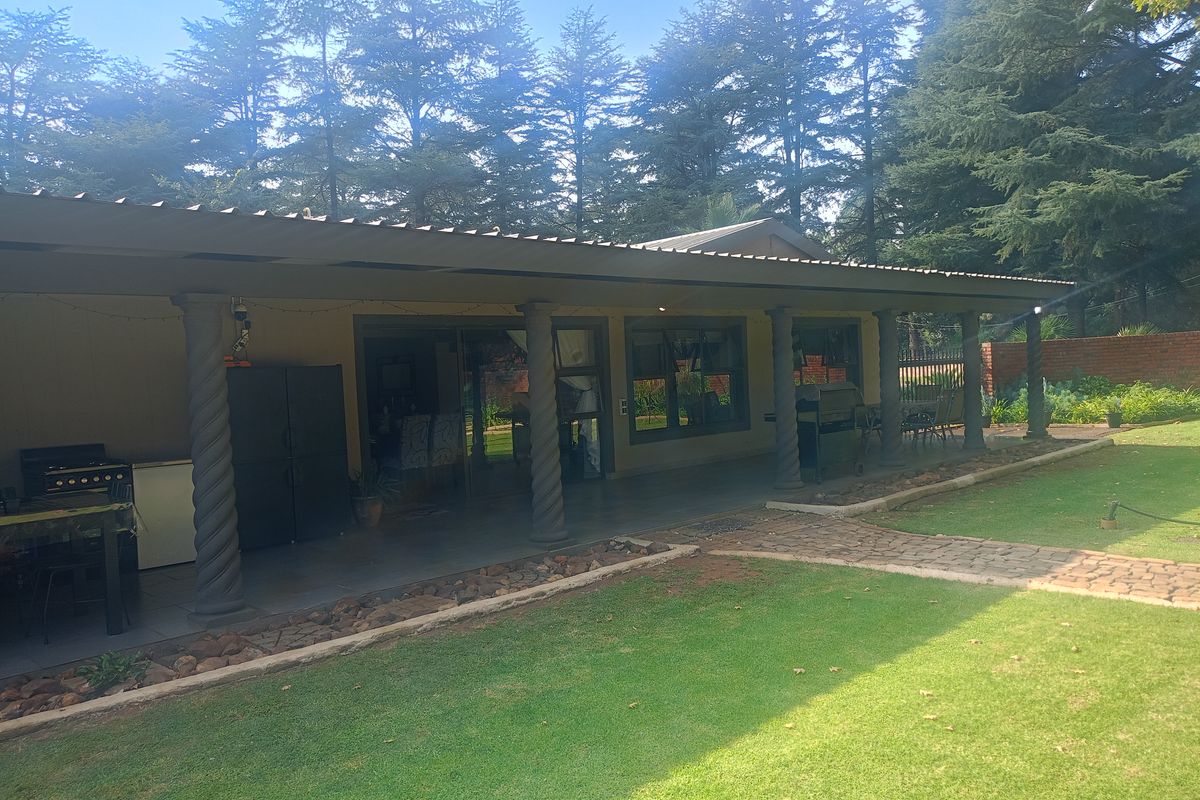 Spacious 1.2ha Family Home with Flatlet Potential - Photo 3