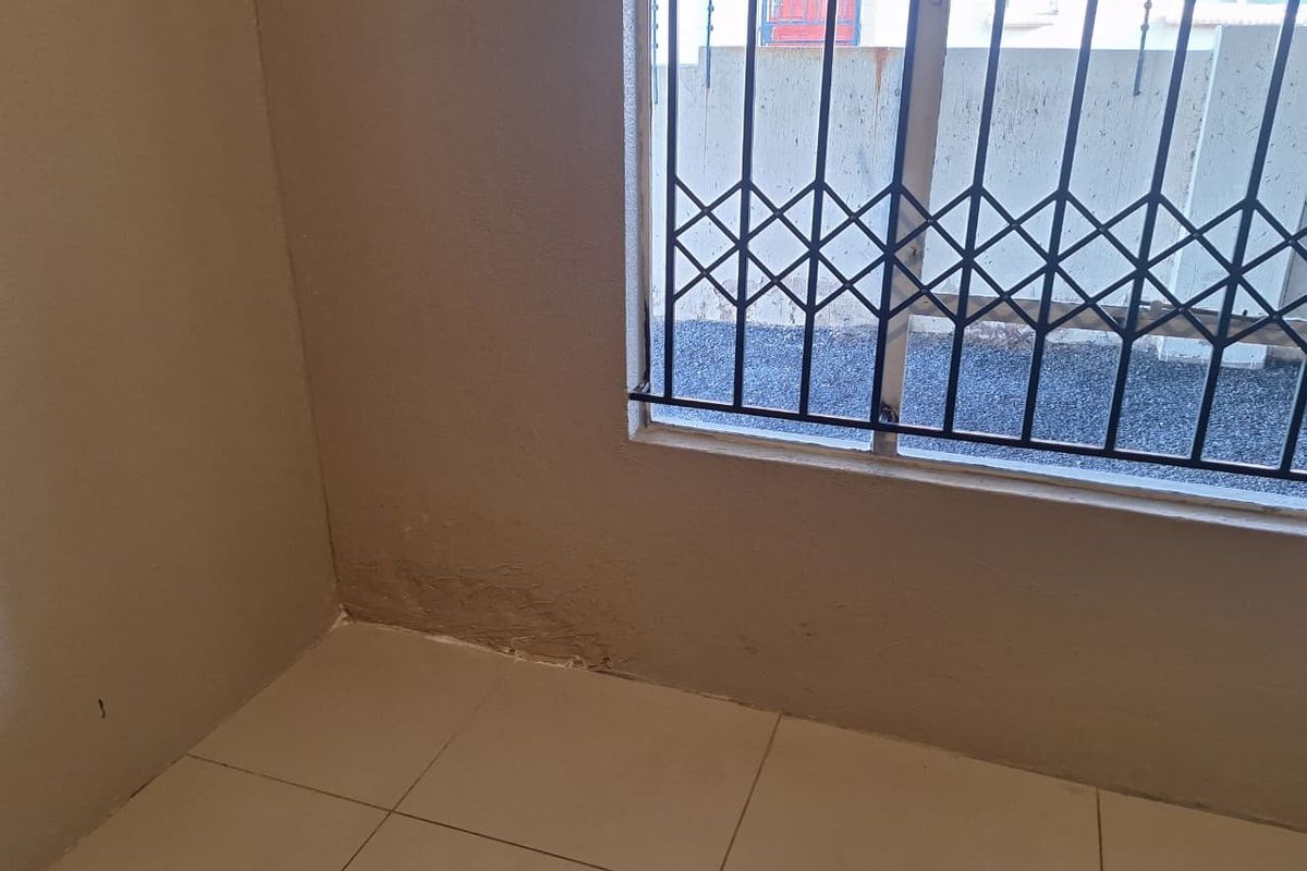 Charming 3-bedroom house to let in Klarinet, Witbank - Photo 3