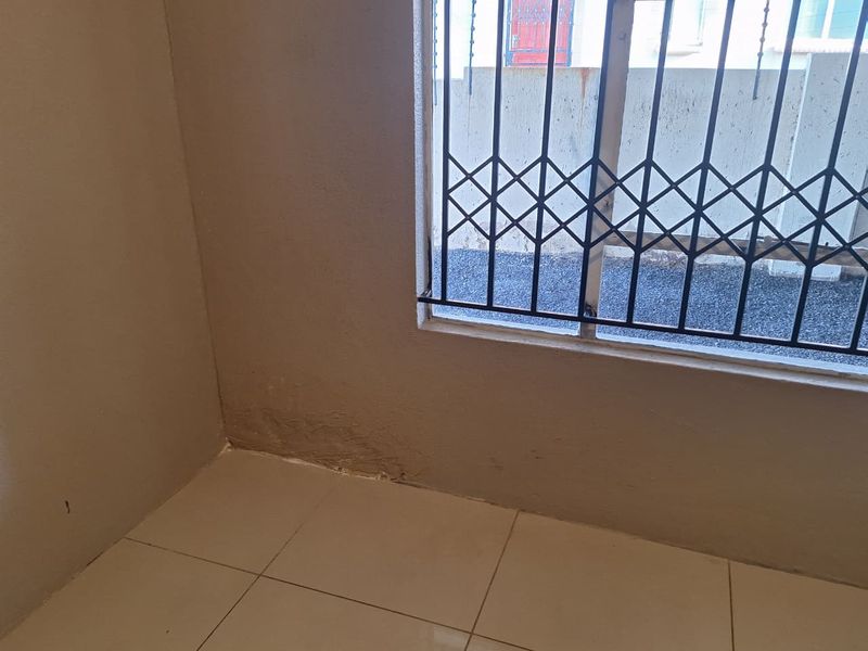 Charming 3-bedroom house to let in Klarinet, Witbank - Photo 3