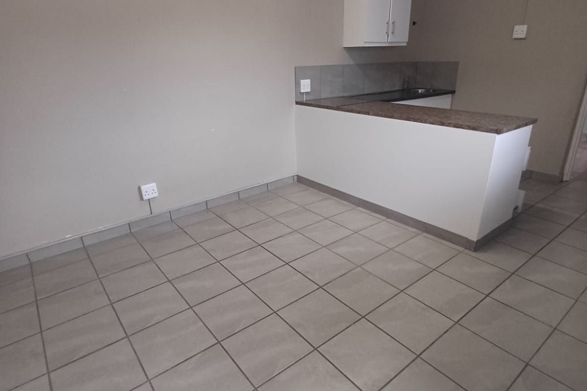 One Bedroom Flat to Let in Bergsig - Photo 2