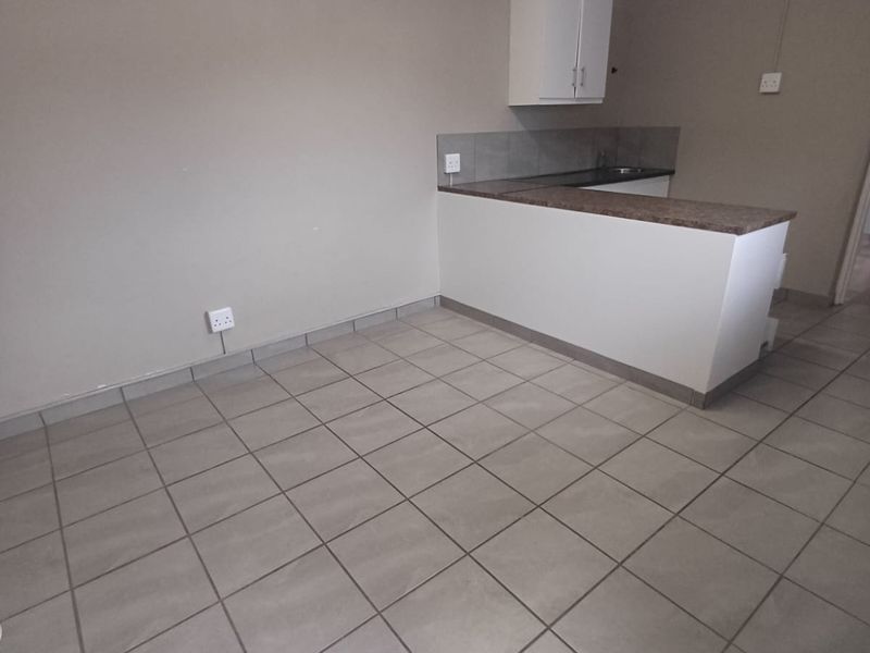 One Bedroom Flat to Let in Bergsig - Photo 2