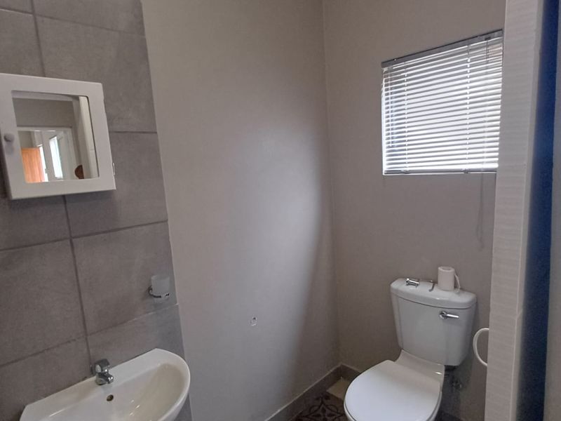 One Bedroom Flat to Let in Bergsig - Photo 7