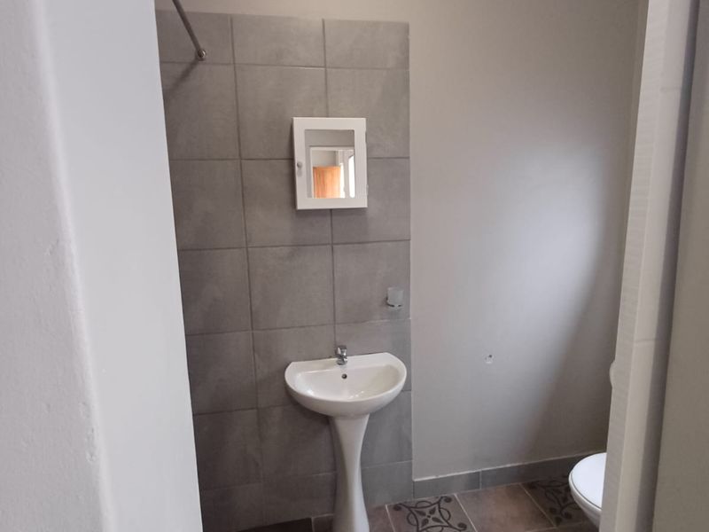 One Bedroom Flat to Let in Bergsig - Photo 6