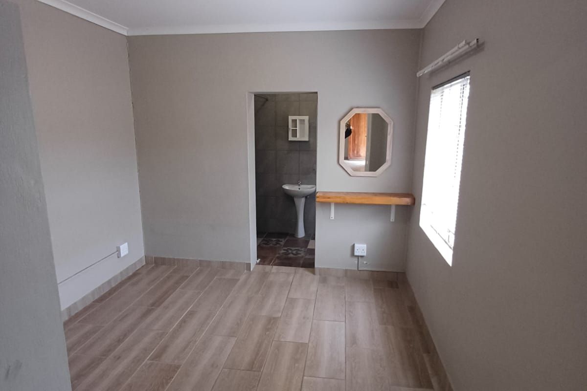 One Bedroom Flat to Let in Bergsig - Photo 5