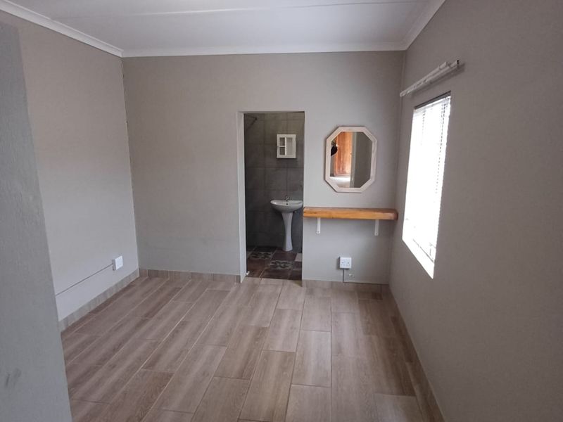 One Bedroom Flat to Let in Bergsig - Photo 5