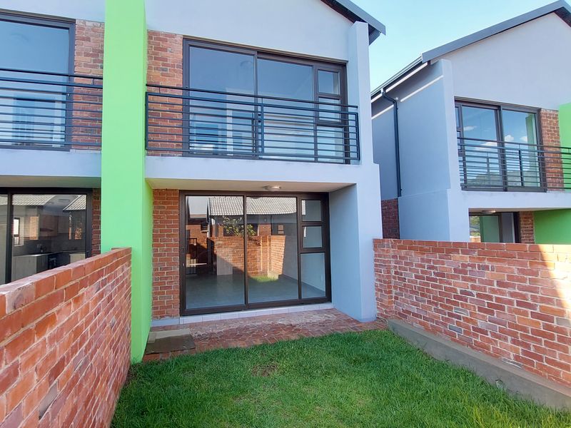 Brand new double storey, 2-bedr, 2-bathr unit, garden + garag for sale directly from the developer - Photo 2