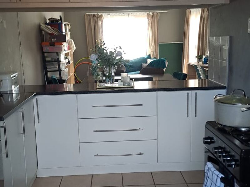 3 bed townhouse to let in Laurie Dashwood Park - Photo 5