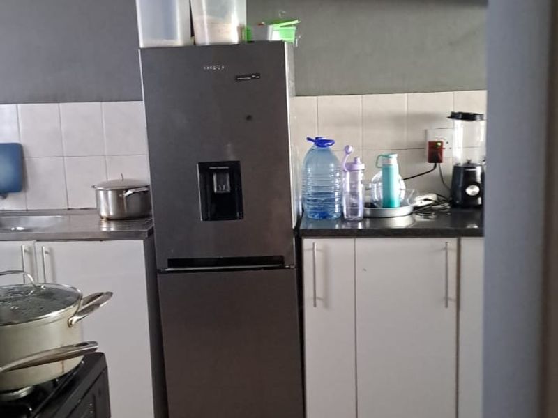 3 bed townhouse to let in Laurie Dashwood Park - Photo 10