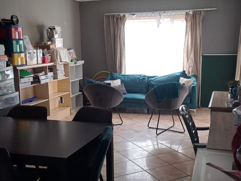 3 bed townhouse to let in Laurie Dashwood Park - Photo 9