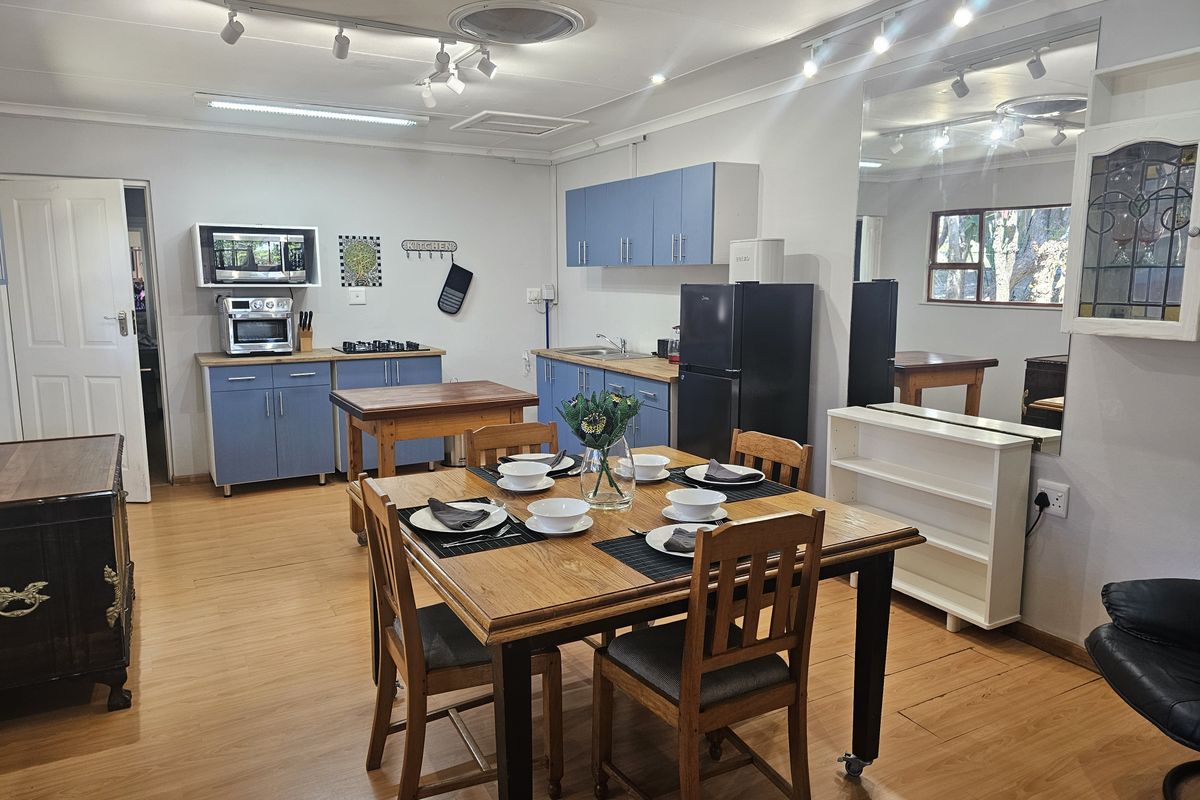 Beacon Bay - Fully Furnished, modern Garden flat with secure parking - Photo 4