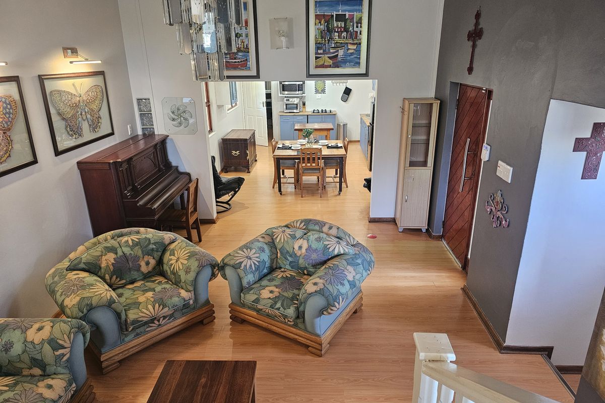 Beacon Bay - Fully Furnished, modern Garden flat with secure parking - Photo 3