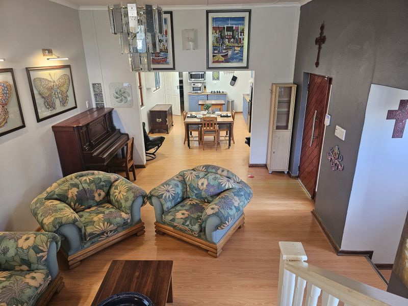 Beacon Bay - Fully Furnished, modern Garden flat with secure parking - Photo 3