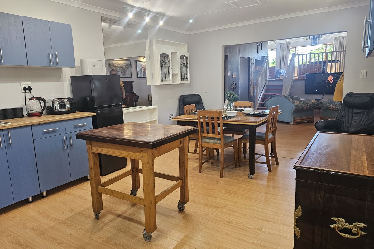 Beacon Bay - Fully Furnished, modern Garden flat with secure parking - Photo 5