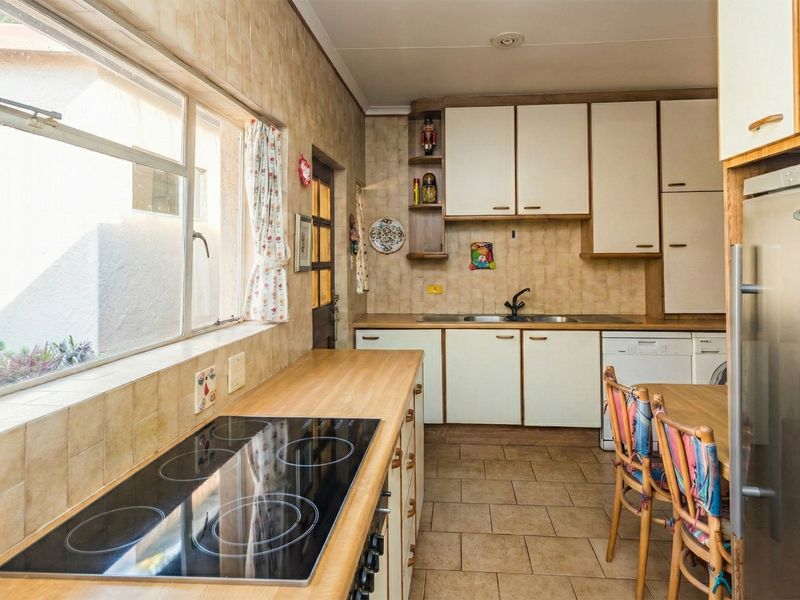 Large 3,969m2 Stand in Secure Edenburg Enclosure – Renovate, Extend or Redevelop - Photo 8