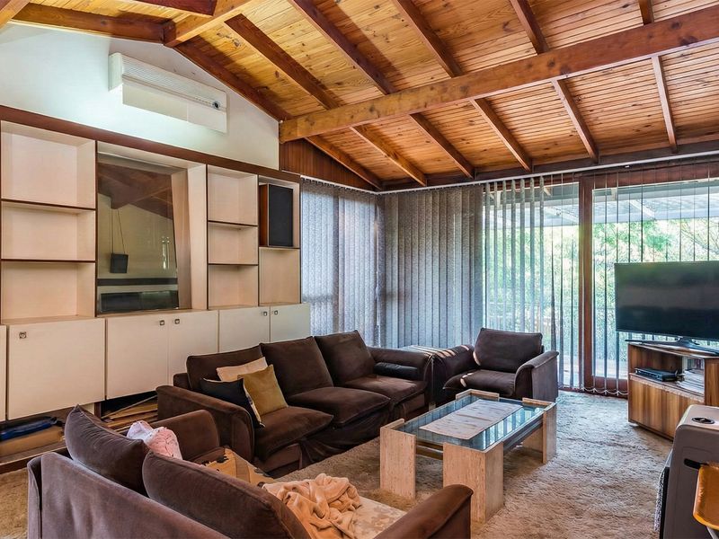 Large 3,969m2 Stand in Secure Edenburg Enclosure – Renovate, Extend or Redevelop - Photo 7