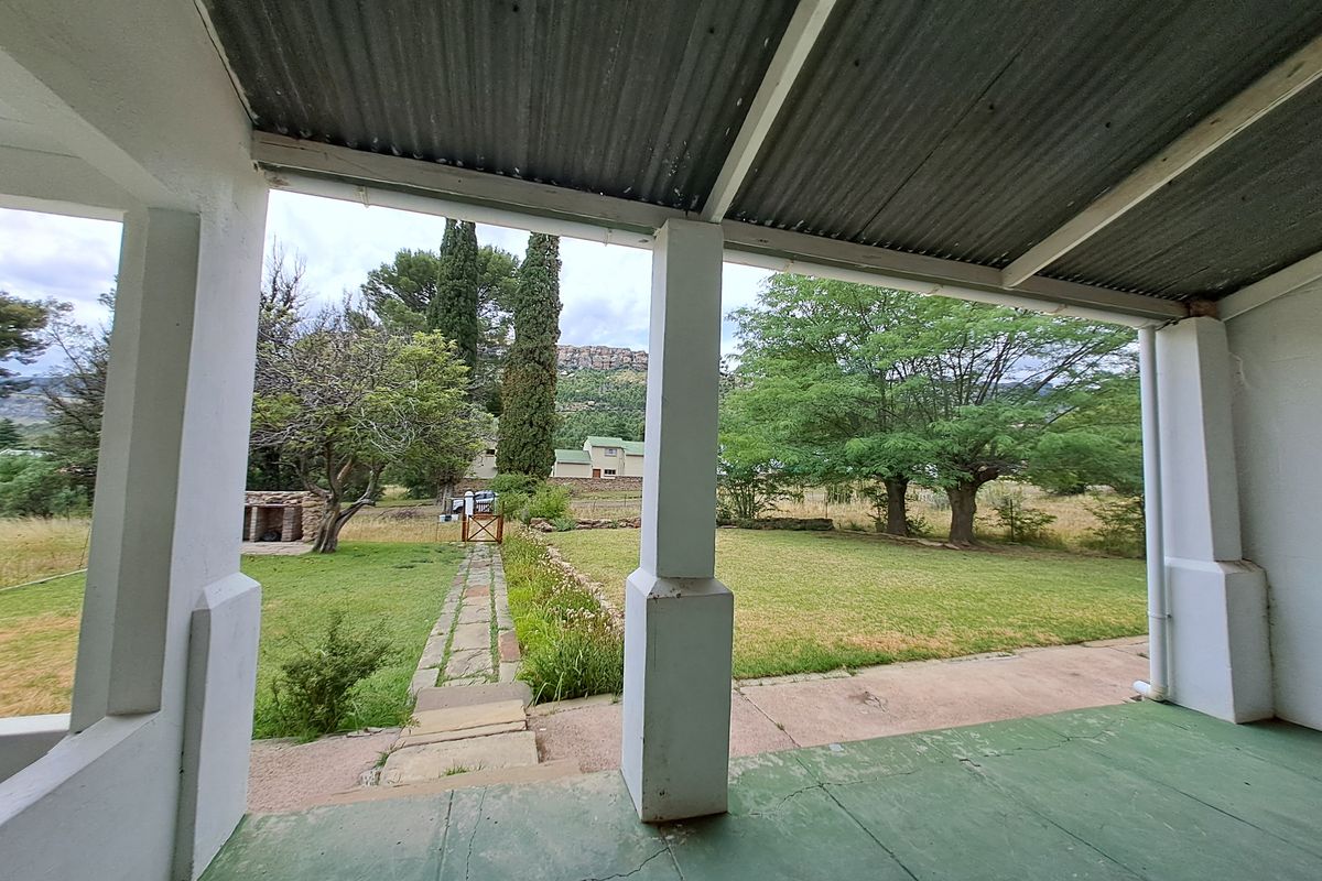 Charming & Spacious Gem in Lady Grey – Perfect for Living or Business Ventures! - Photo 5