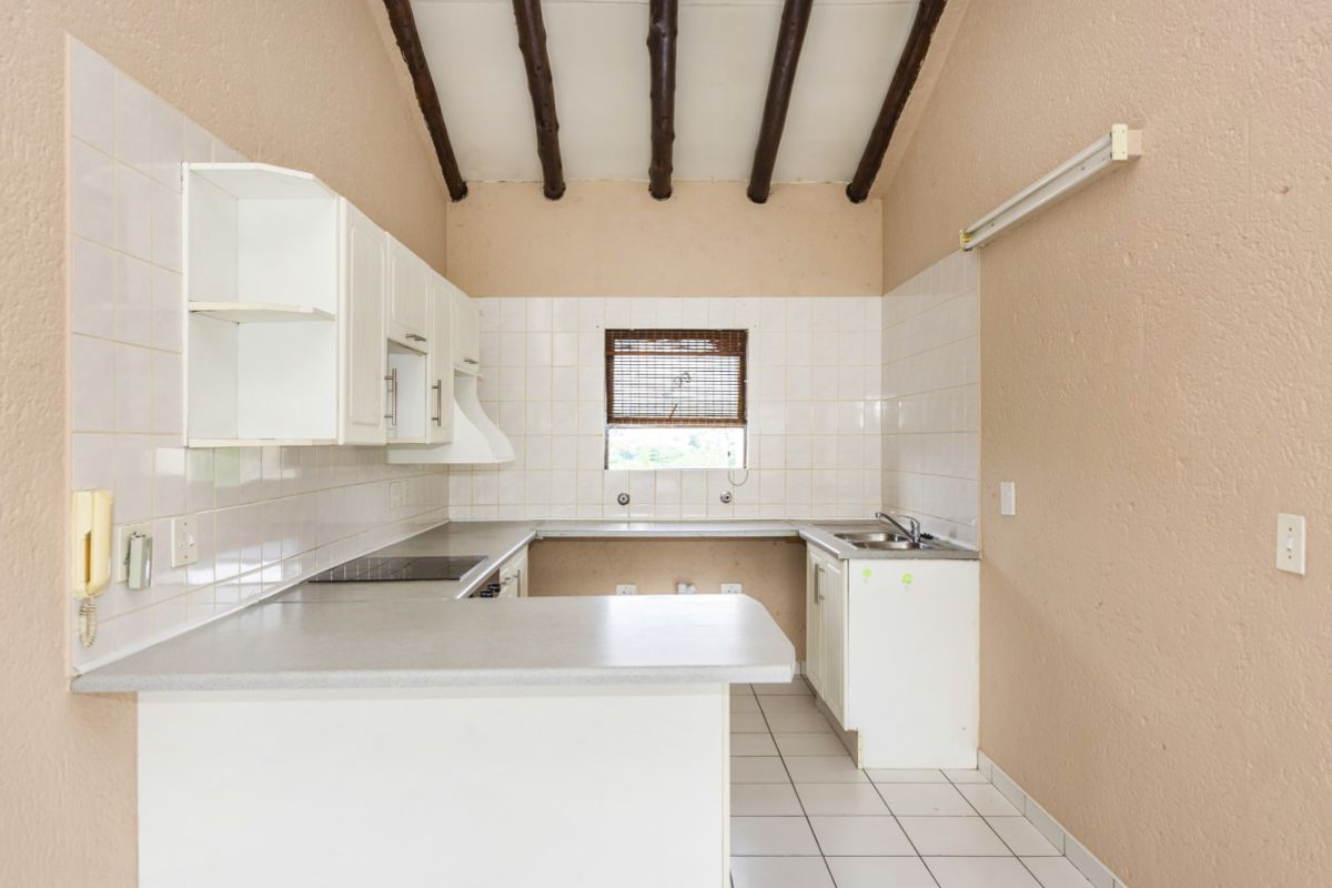 Light-Filled 2-Bedroom Apartment in Secure Glen Eagles Complex - Photo 3