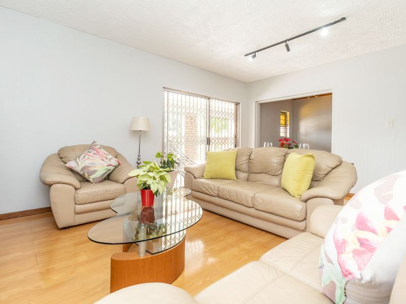 Stunning freestanding bedroom home for sale in Sunninghill, Sandton – your dream living space awaits - Photo 10