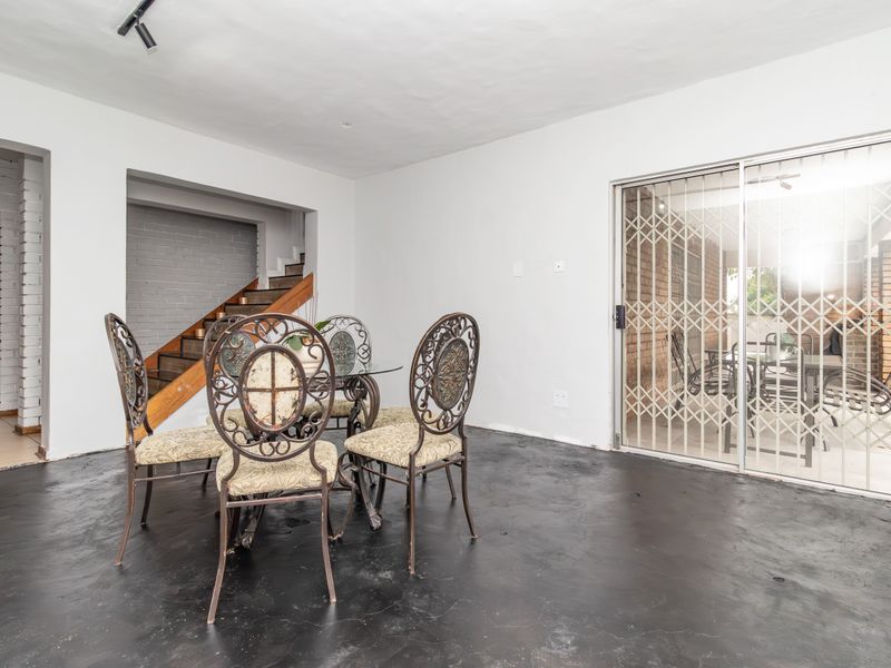 Stunning freestanding bedroom home for sale in Sunninghill, Sandton – your dream living space awaits - Photo 8