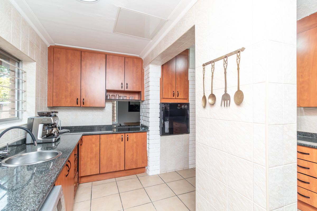 Stunning freestanding bedroom home for sale in Sunninghill, Sandton – your dream living space awaits - Photo 5