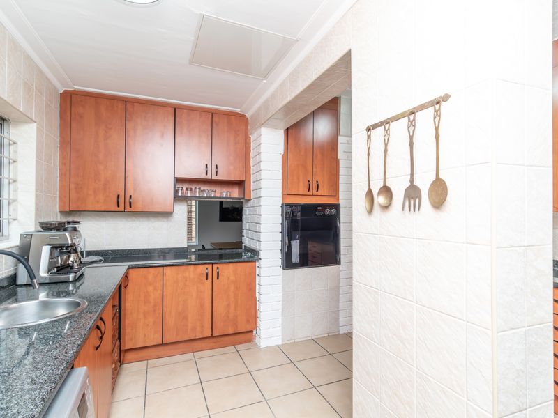 Stunning freestanding bedroom home for sale in Sunninghill, Sandton – your dream living space awaits - Photo 5