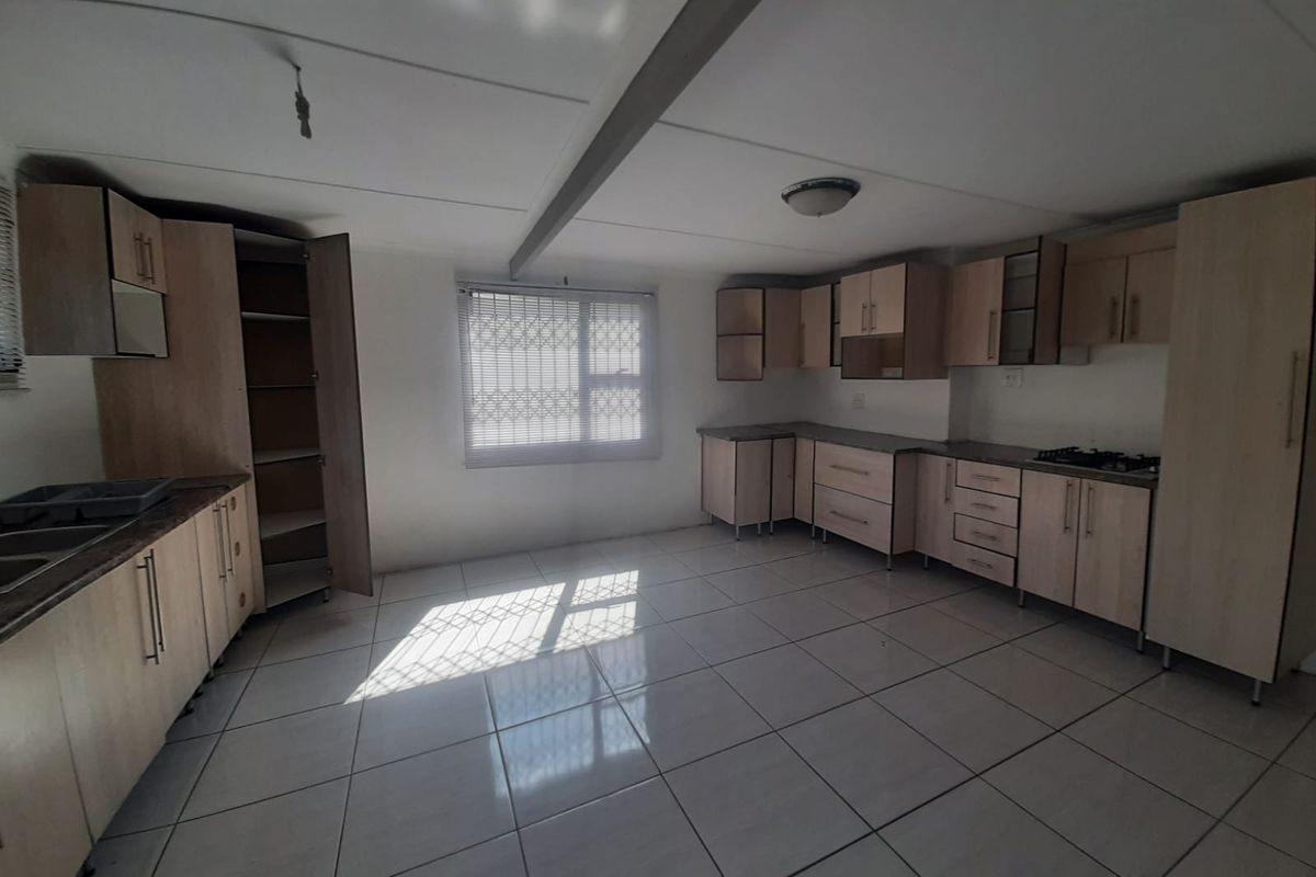 2 bedrooms home nu 5 Mdantsane - Photo 2