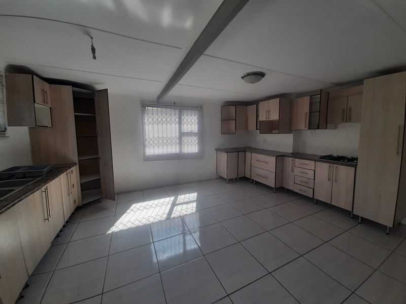 2 bedrooms home nu 5 Mdantsane - Photo 2