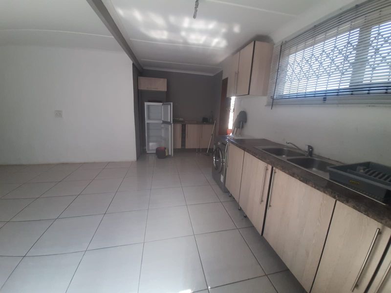 2 bedrooms home nu 5 Mdantsane - Photo 9