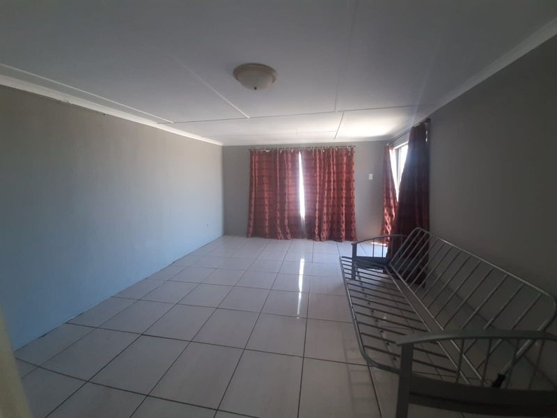 2 bedrooms home nu 5 Mdantsane - Photo 3
