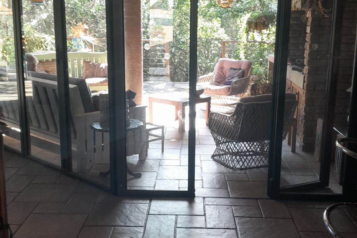 Beautiful Family Home in the Heart of the Kloof - Photo 2