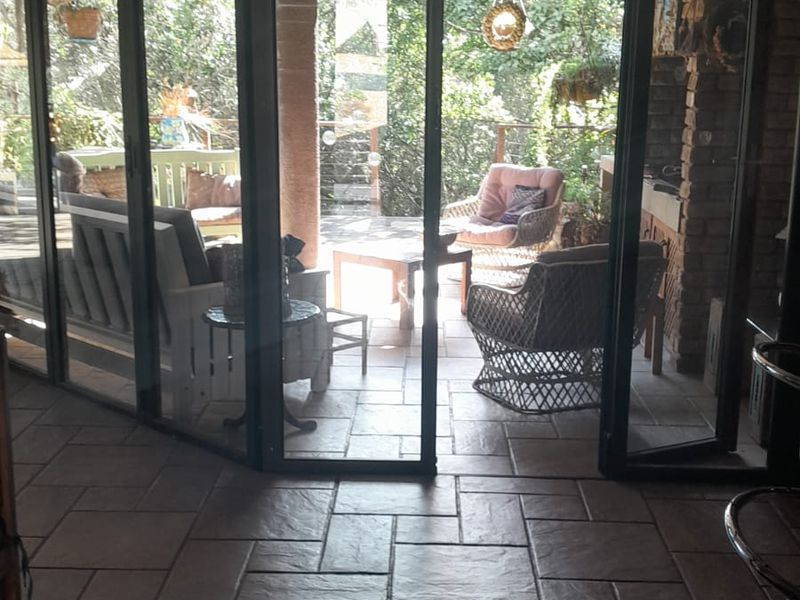 Beautiful Family Home in the Heart of the Kloof - Photo 2