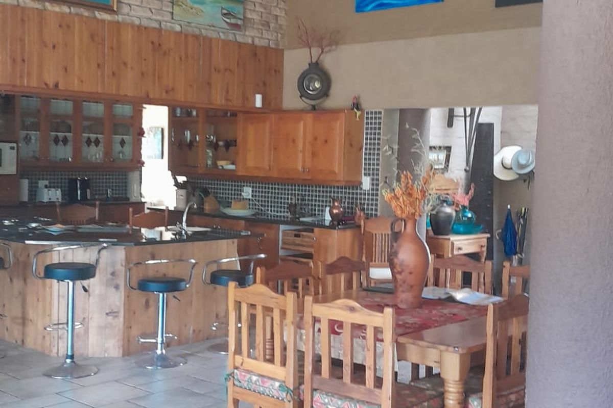 Beautiful Family Home in the Heart of the Kloof - Photo 4