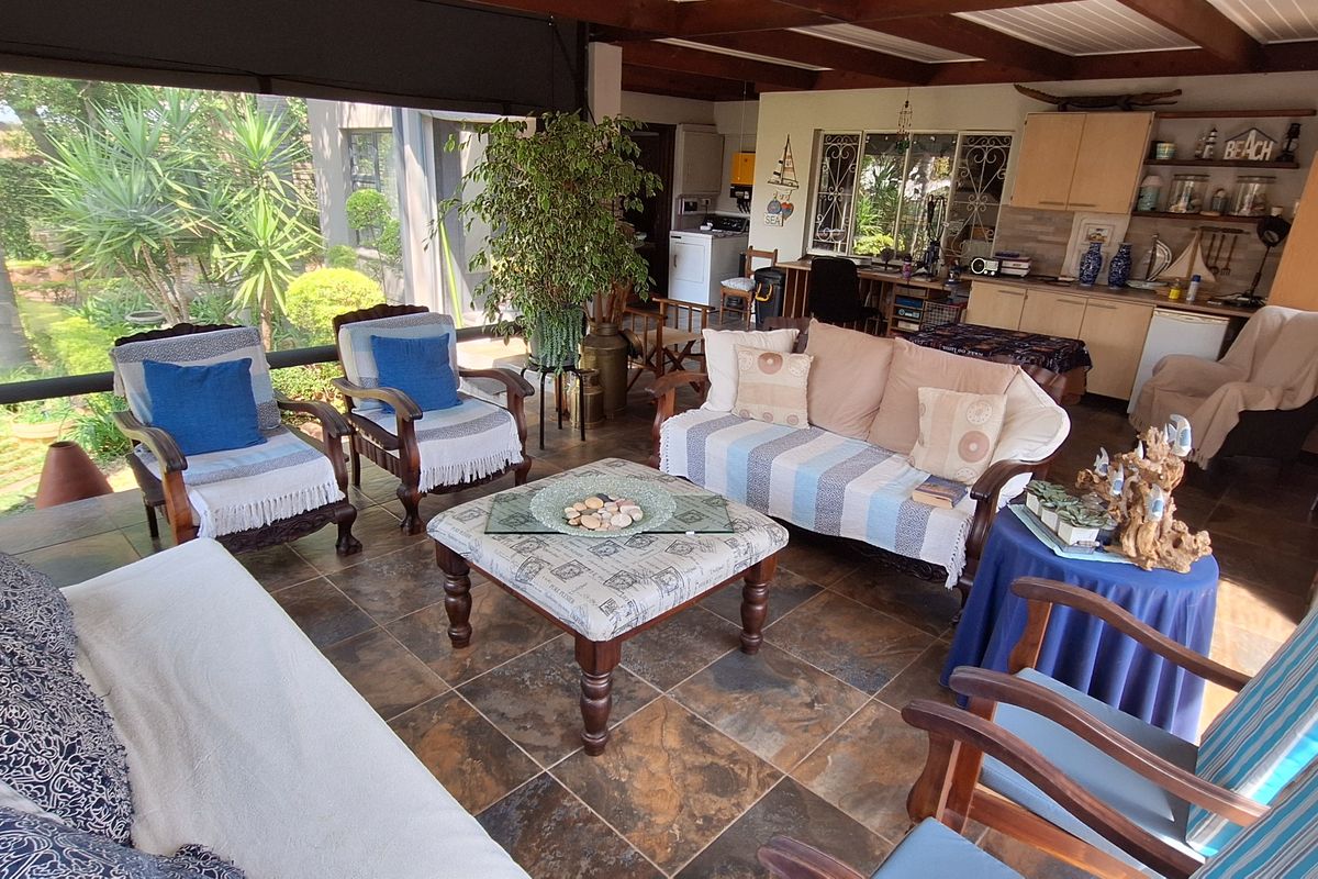 Dream Family Home Plus Super Rental Income from 3 Flats - Photo 3