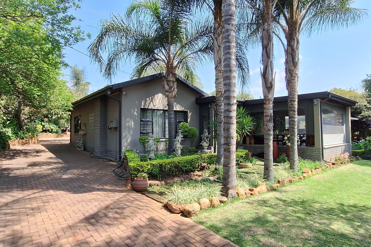 Dream Family Home Plus Super Rental Income from 3 Flats - Photo 2