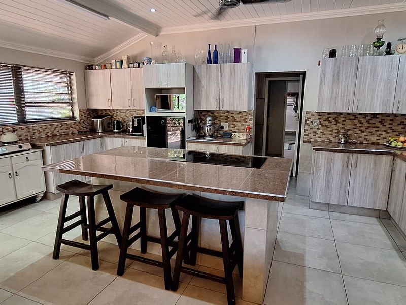 Dream Family Home Plus Super Rental Income from 3 Flats - Photo 8