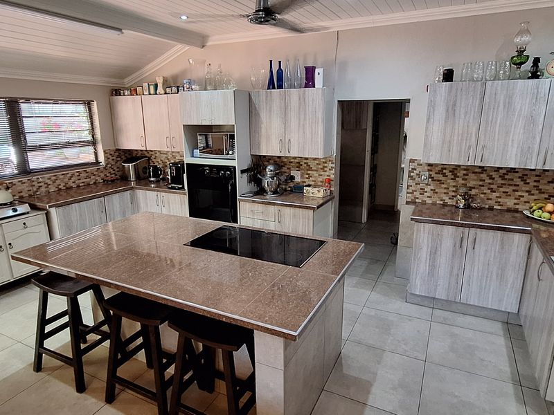 Dream Family Home Plus Super Rental Income from 3 Flats - Photo 7