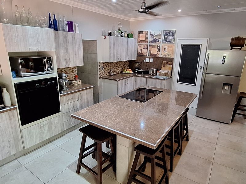 Dream Family Home Plus Super Rental Income from 3 Flats - Photo 6