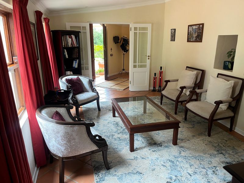 Panoramic Views, Grand Proportions, Prestigious Estate Address. - Photo 4