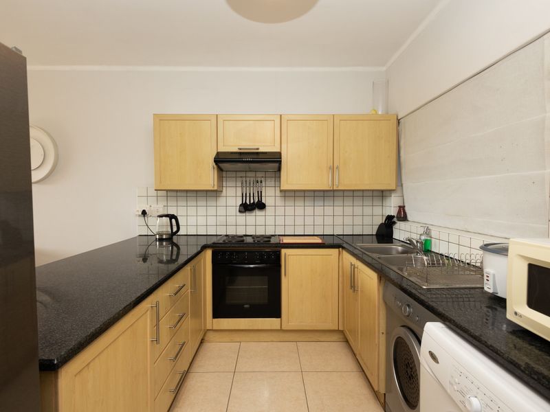 FULLY FURNISHED MODERN TWO-BEDROOM APARTMENT WITH VIEWS - Photo 3