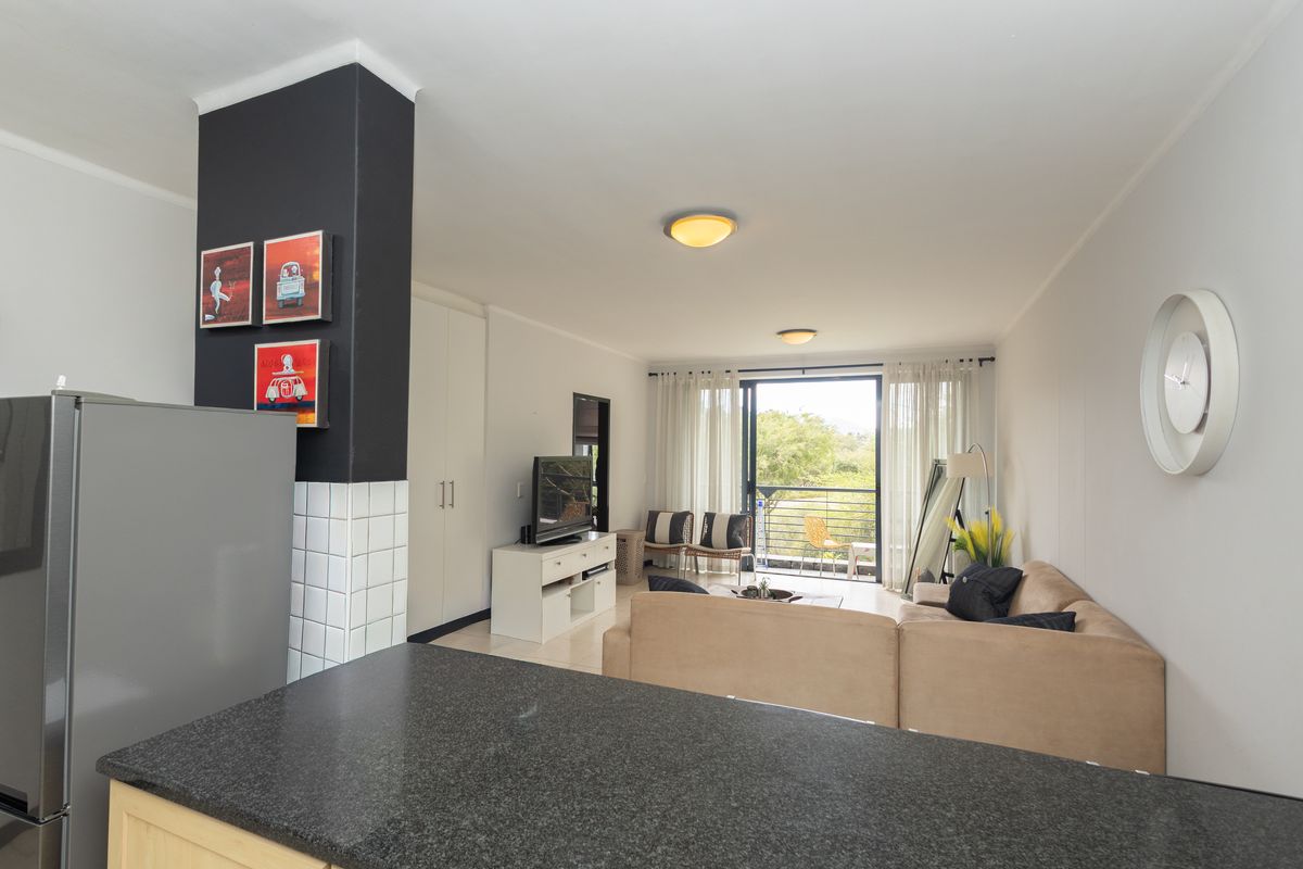 FULLY FURNISHED MODERN TWO-BEDROOM APARTMENT WITH VIEWS - Photo 5