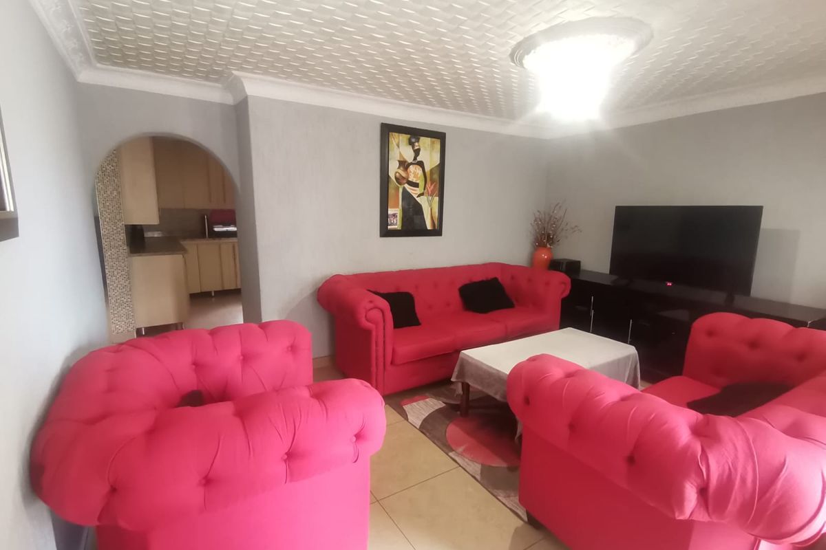 Comfortable Family Home in a Prime Letlhabile Location - Photo 5